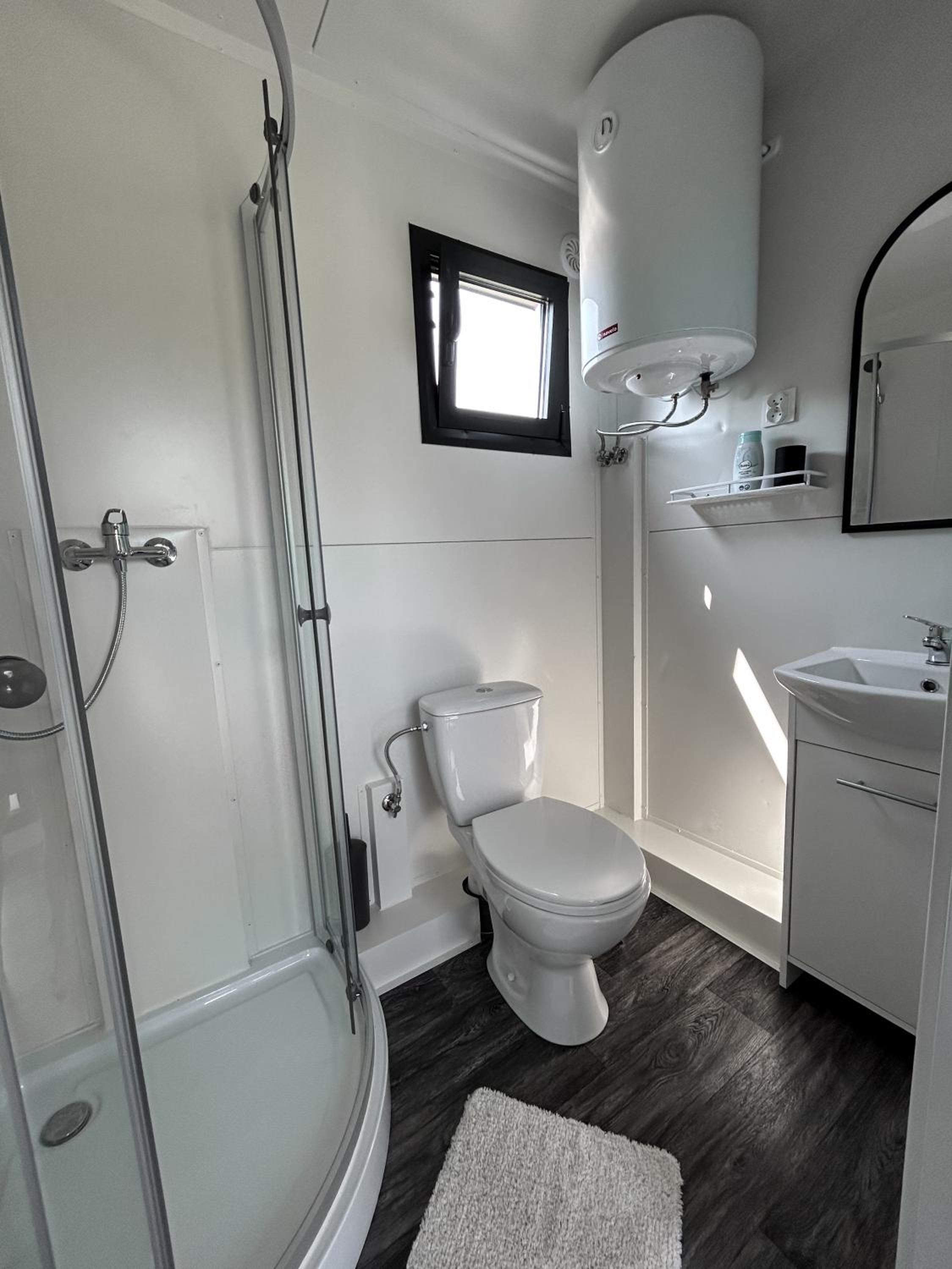 TINY HOUSE mezi sklepy