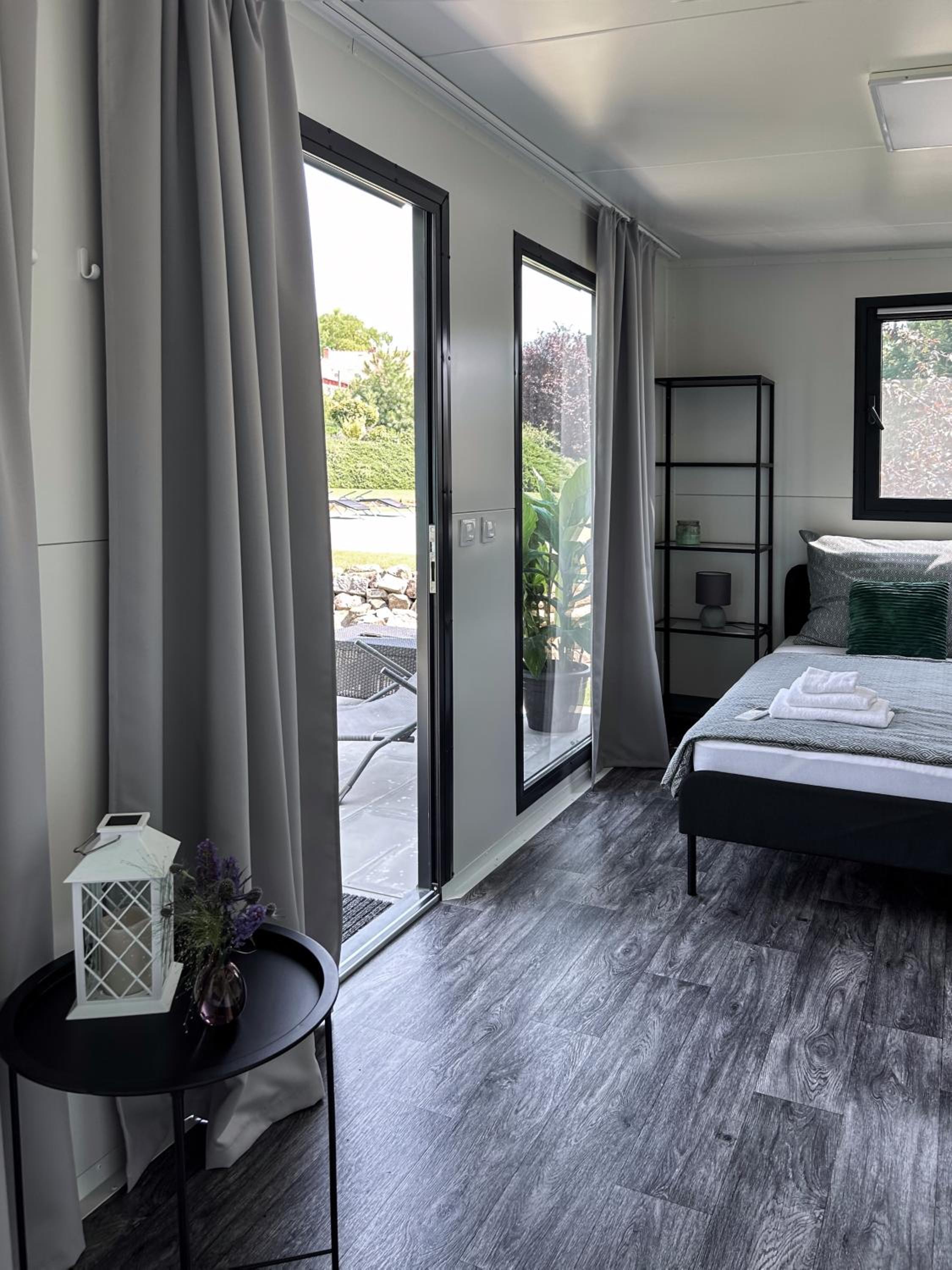 TINY HOUSE mezi sklepy