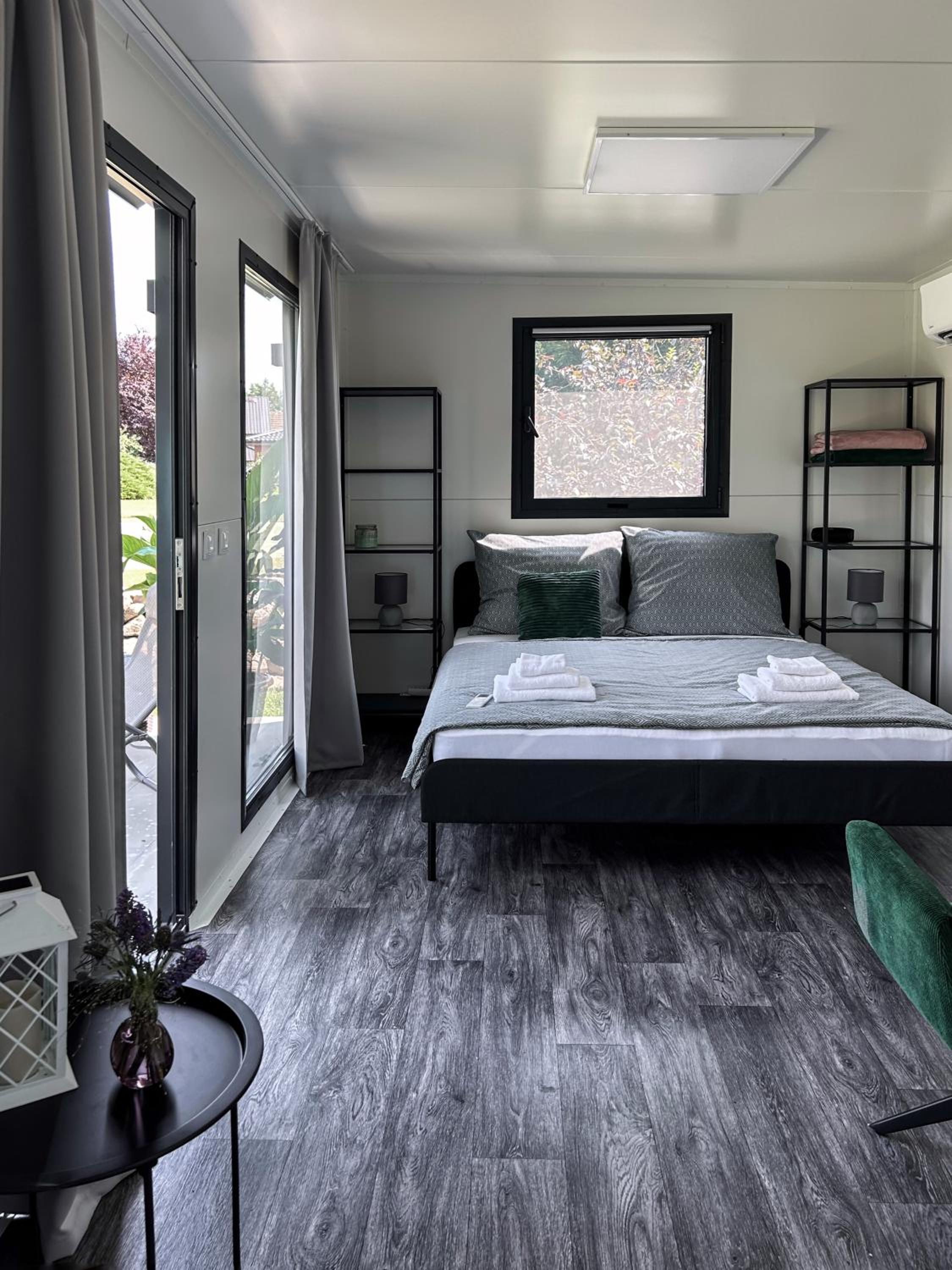 TINY HOUSE mezi sklepy