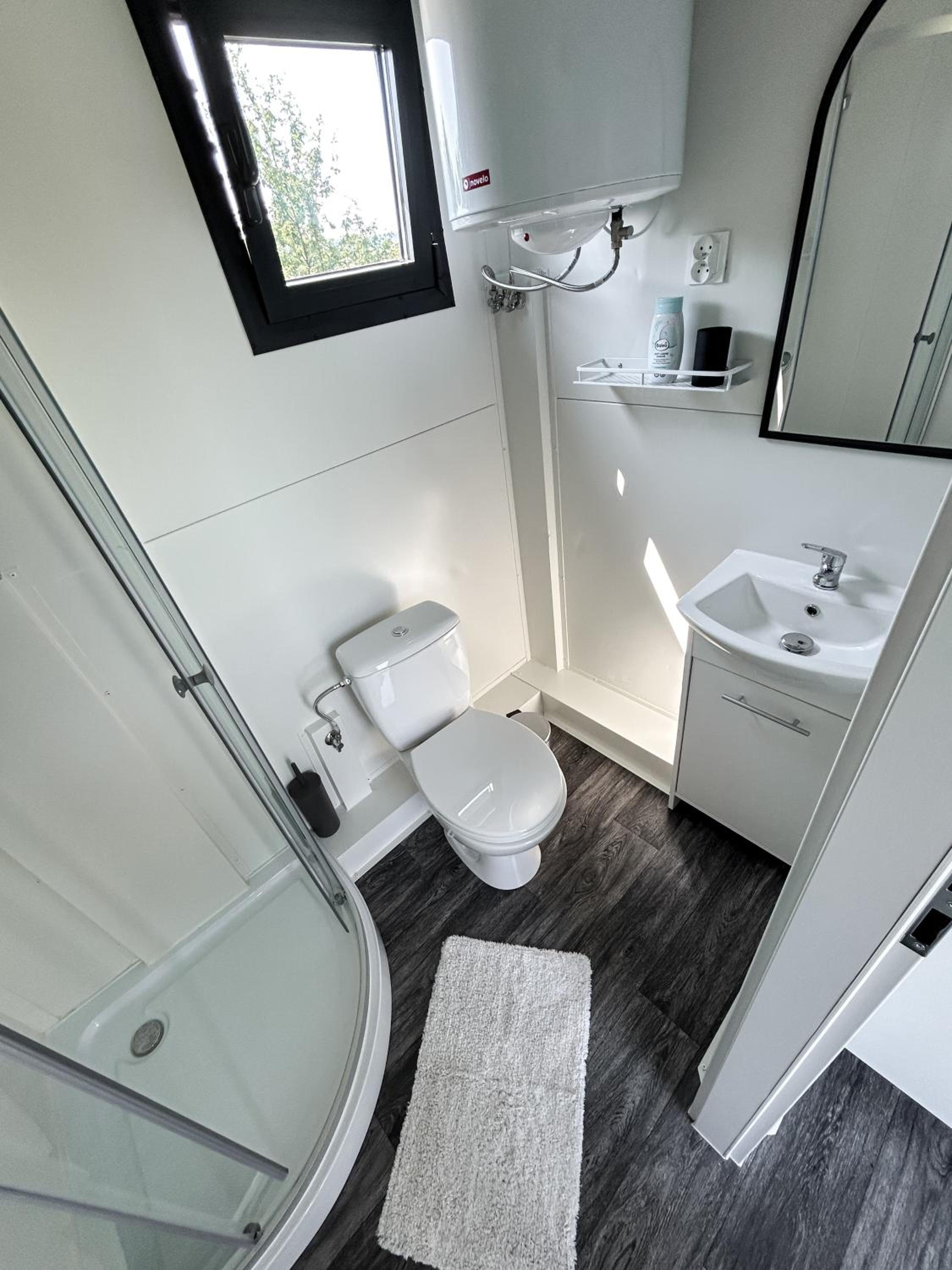 TINY HOUSE mezi sklepy