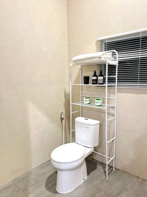 Jola Studio Apartment Sanur Bali Unit 1 Near Sanur Beach by Damaresa view 3