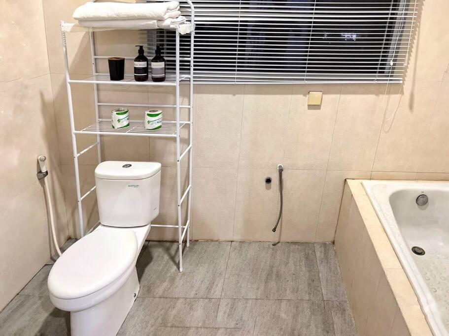 Jola Studio Apartment Sanur Bali Unit 1 Near Sanur Beach by Damaresa view 4