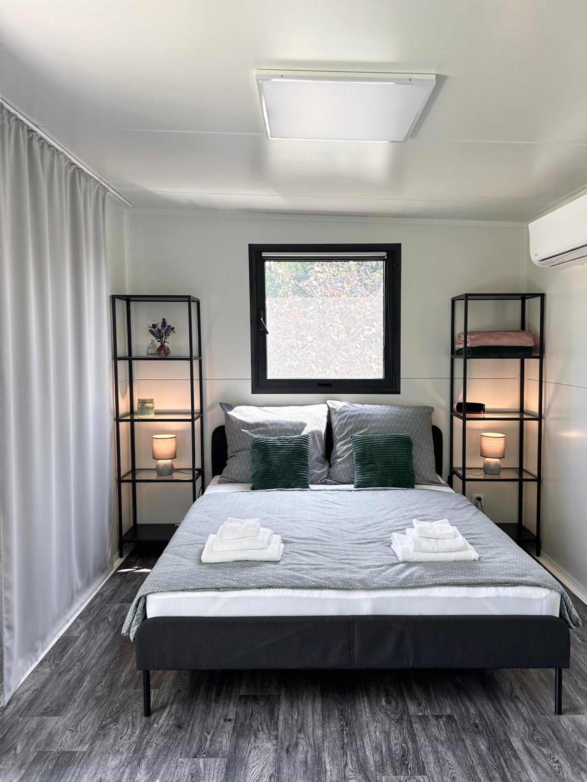 TINY HOUSE mezi sklepy
