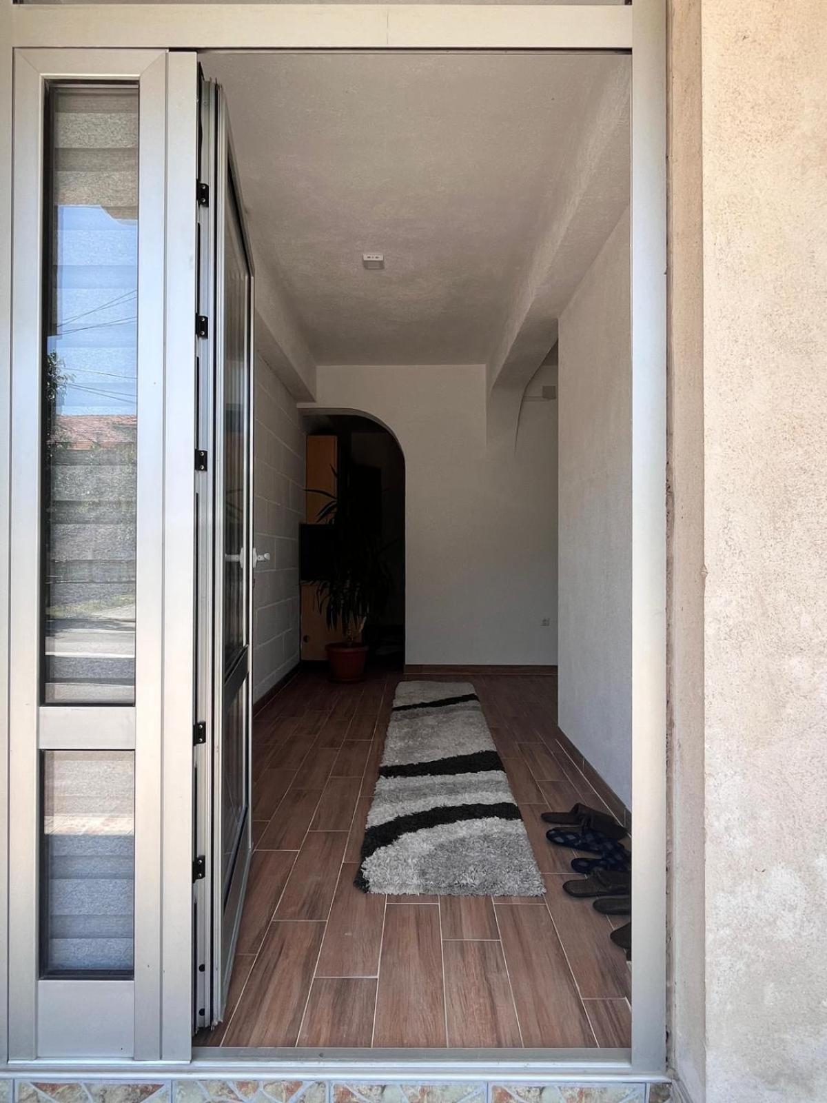 Cozy fully furnished apartment with garden