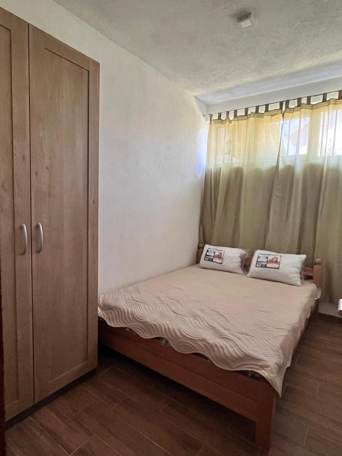 Cozy fully furnished apartment with garden