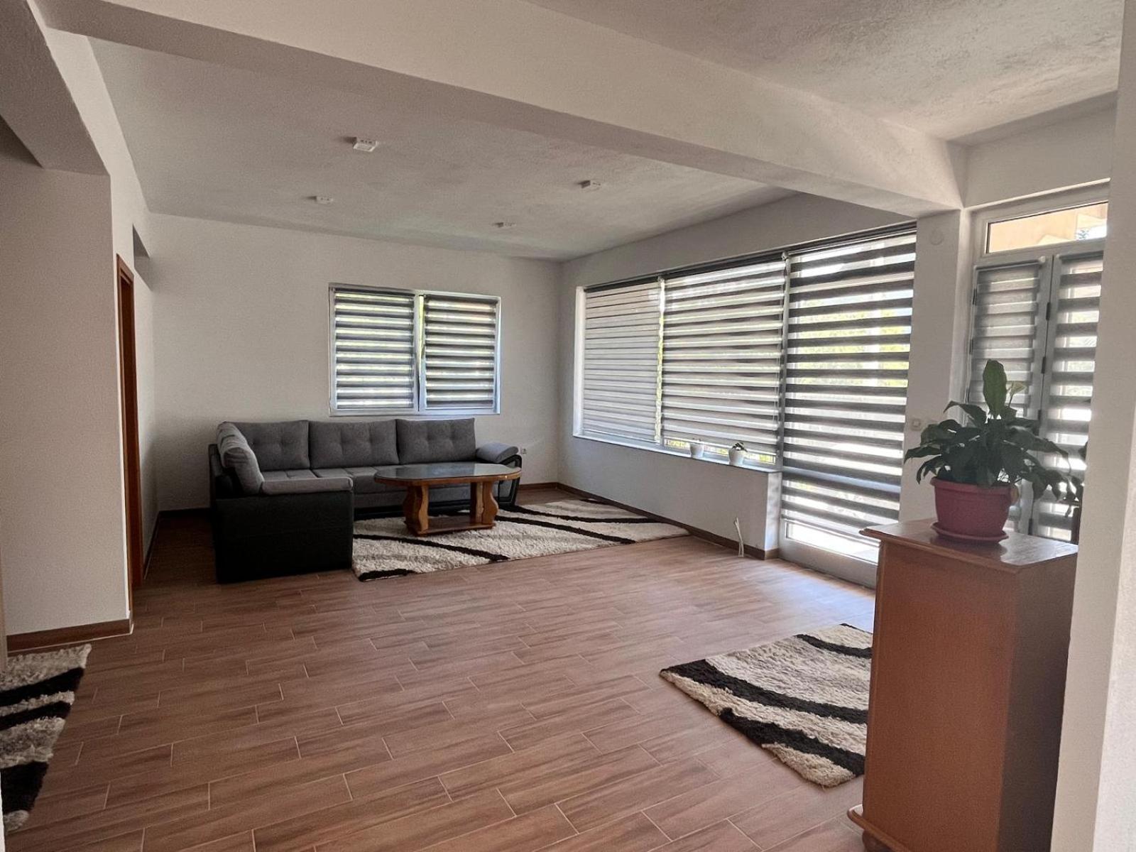Cozy fully furnished apartment with garden