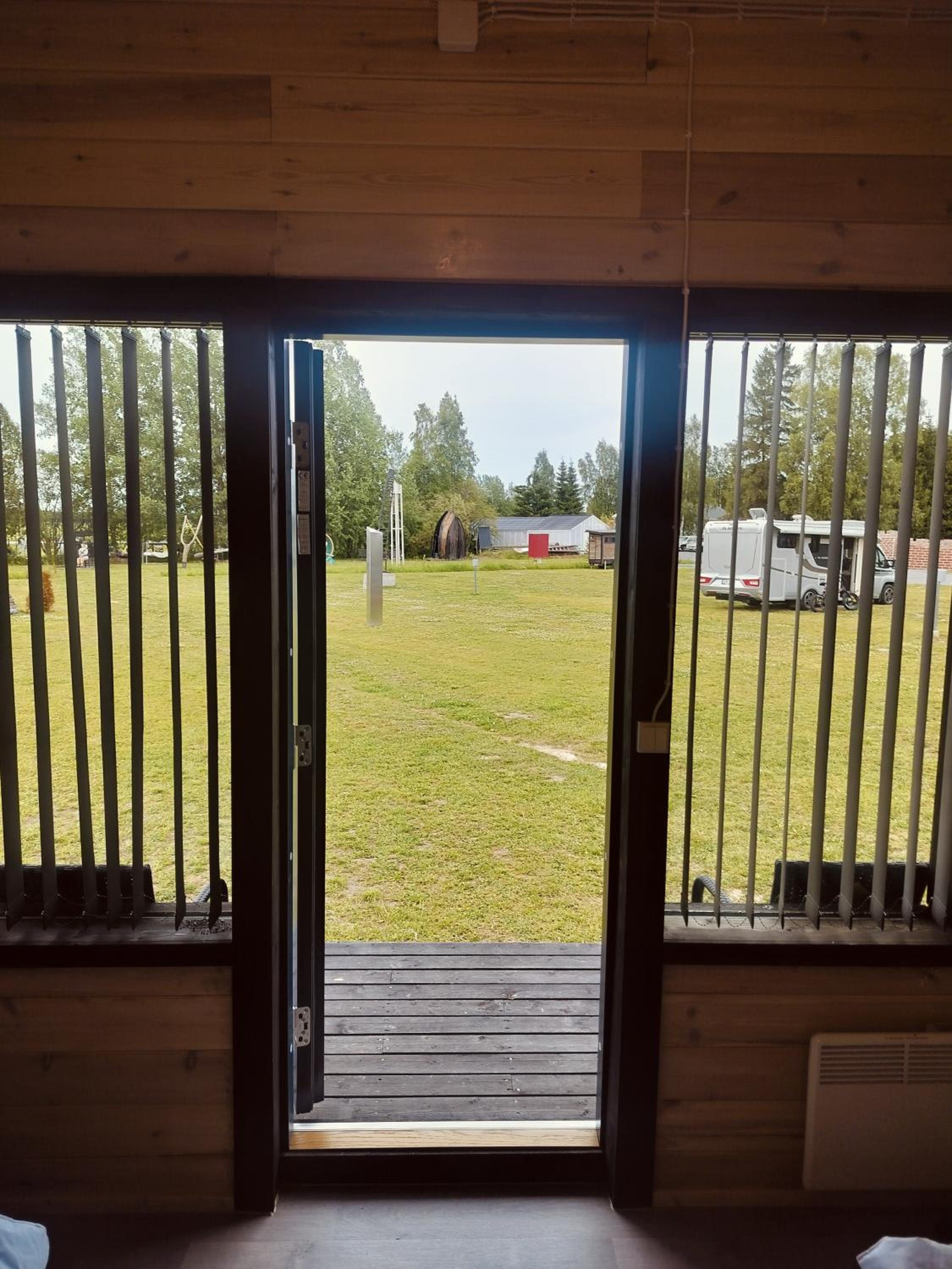 Mökkimajoitus elämyspuistosssa