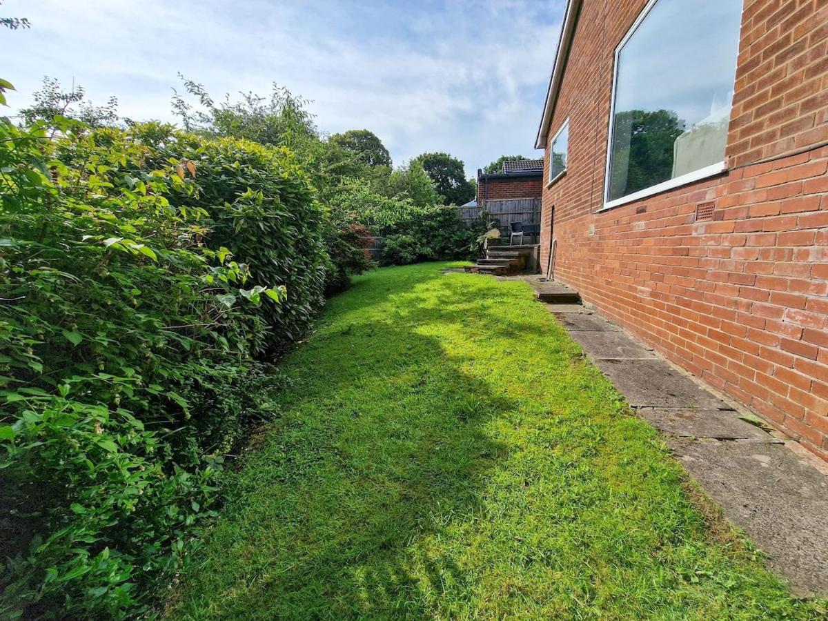 3 Bed Gatley Home Free Parking view 4