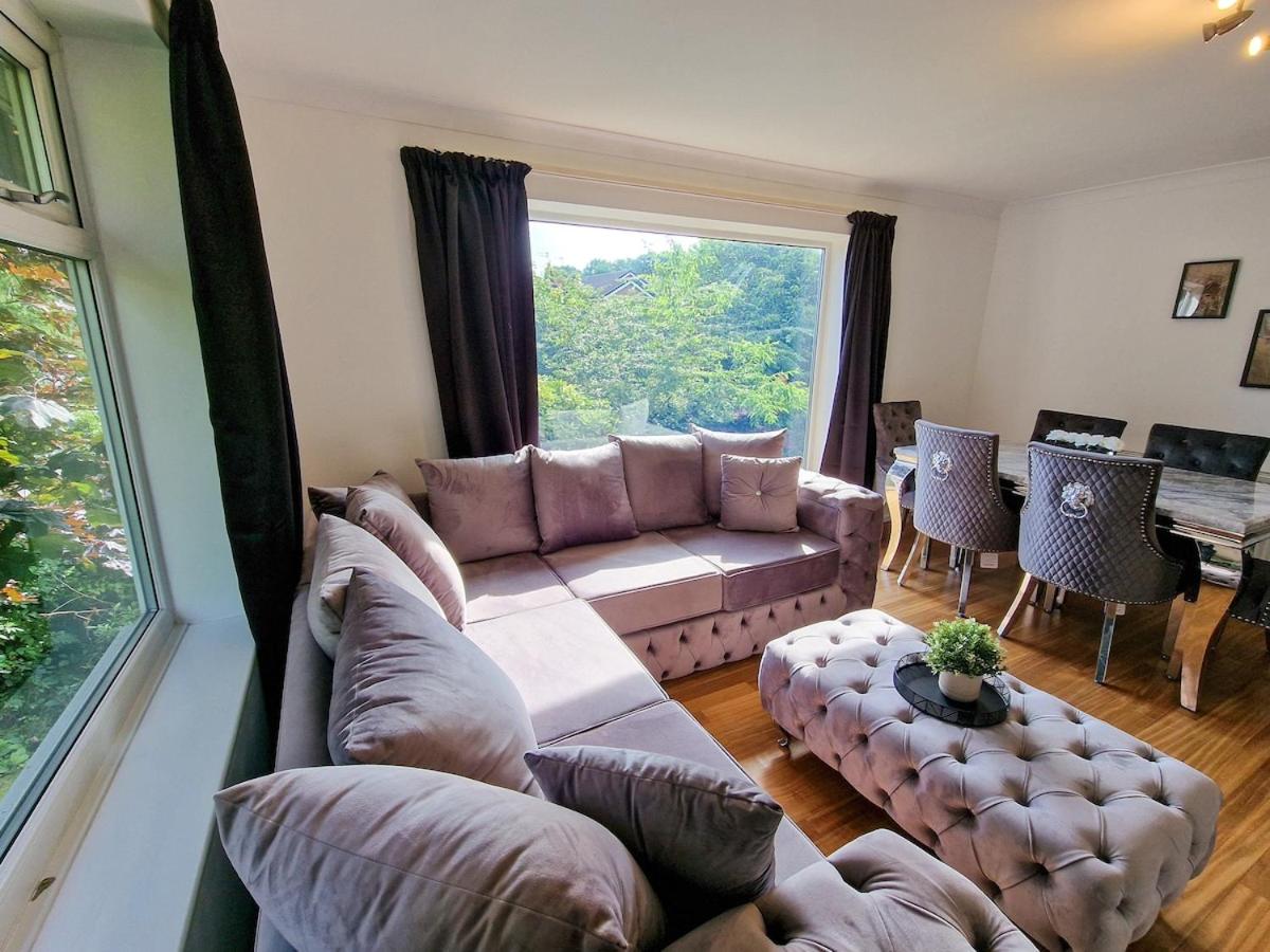 3 Bed Gatley Home Free Parking view 5