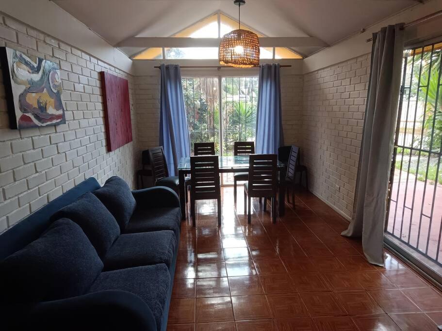 Casa las condes piscina shopping 8 personas super terraza parrilla