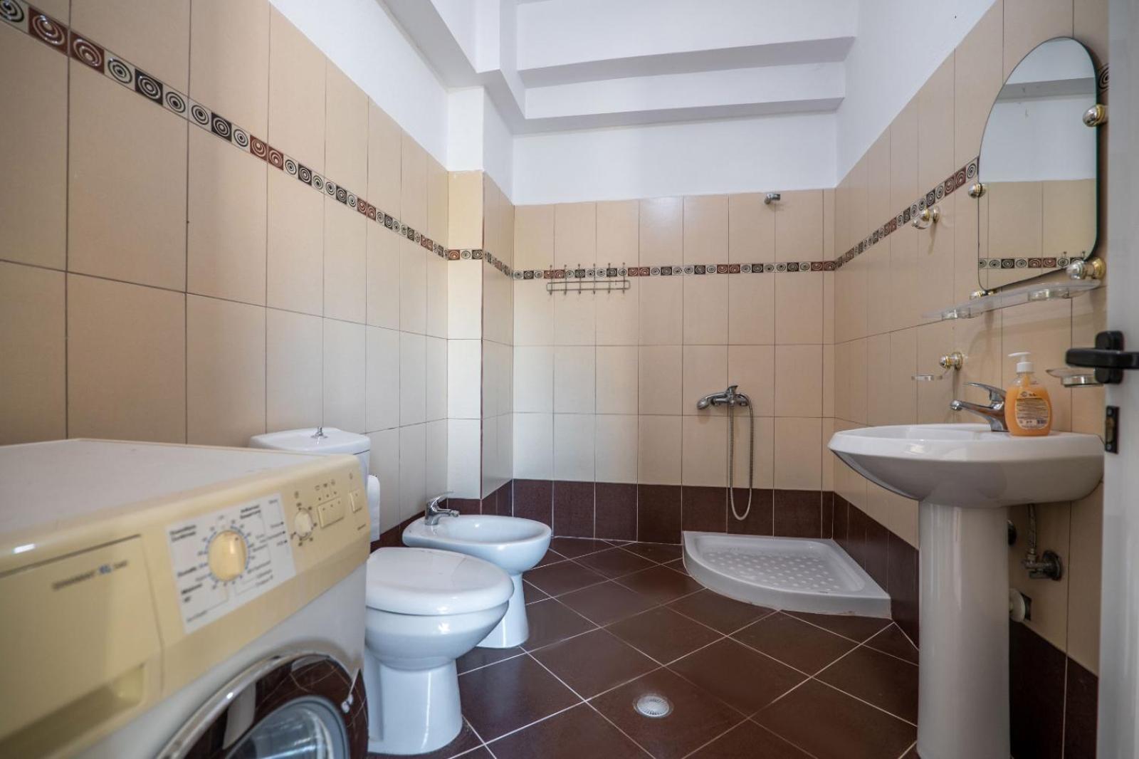 Villa Asllani ap1