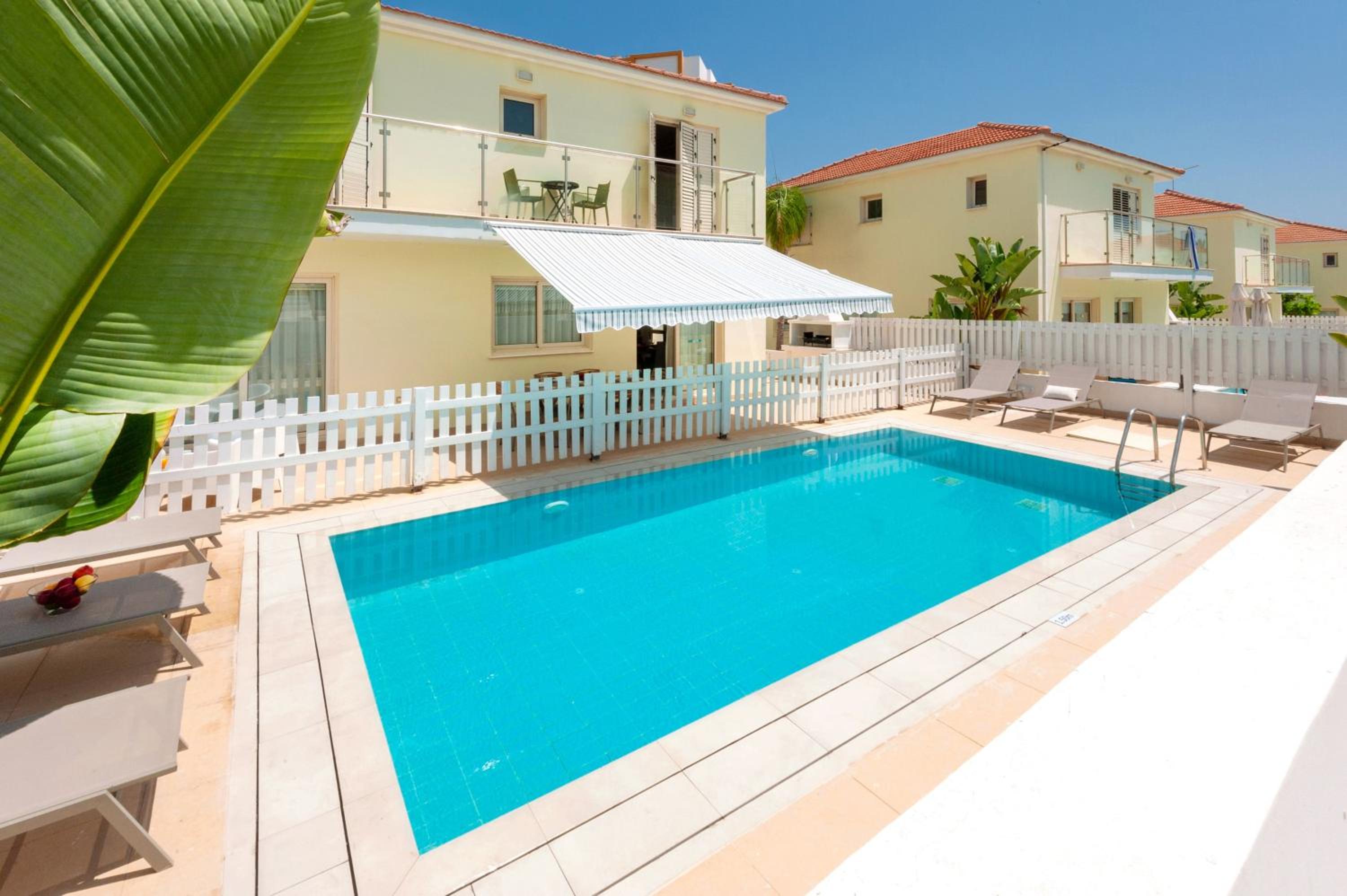 Villa Aurora - 100m from Pernera Beach