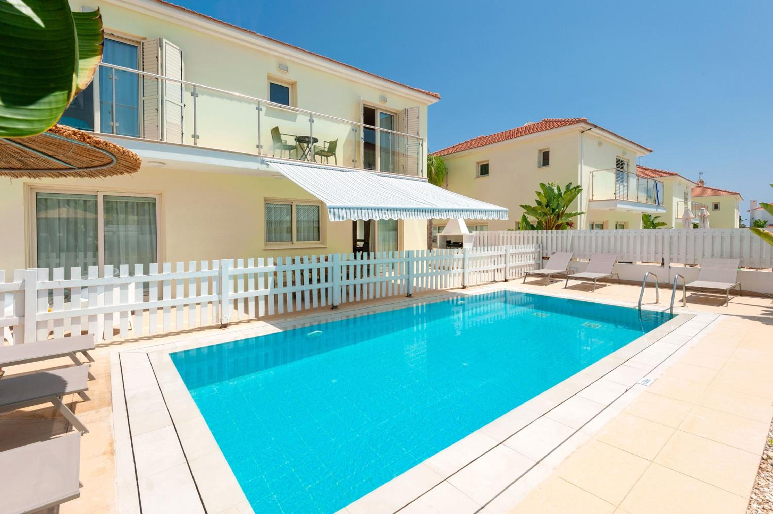 Villa Aurora - 100m from Pernera Beach