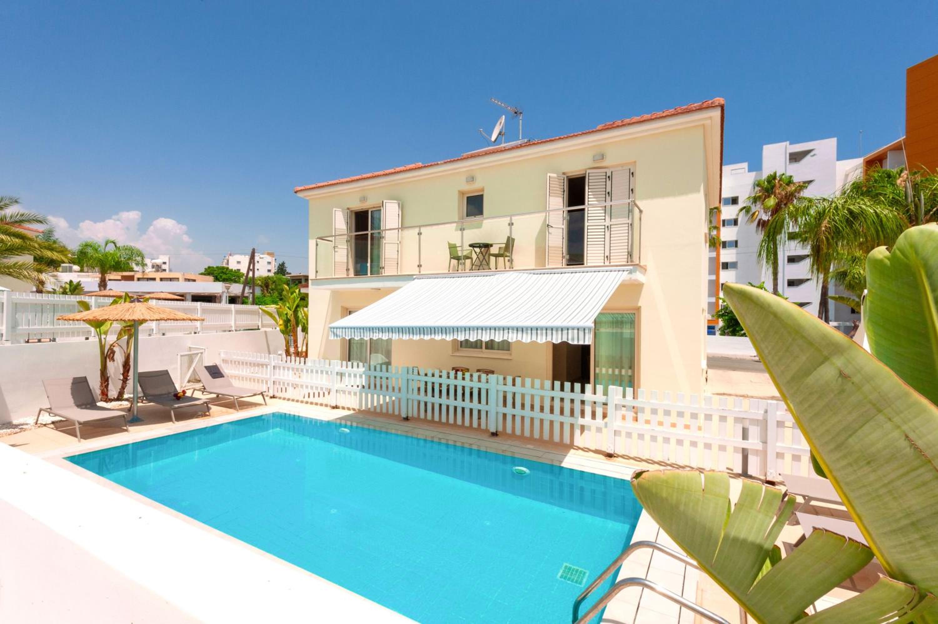 Villa Aurora - 100m from Pernera Beach