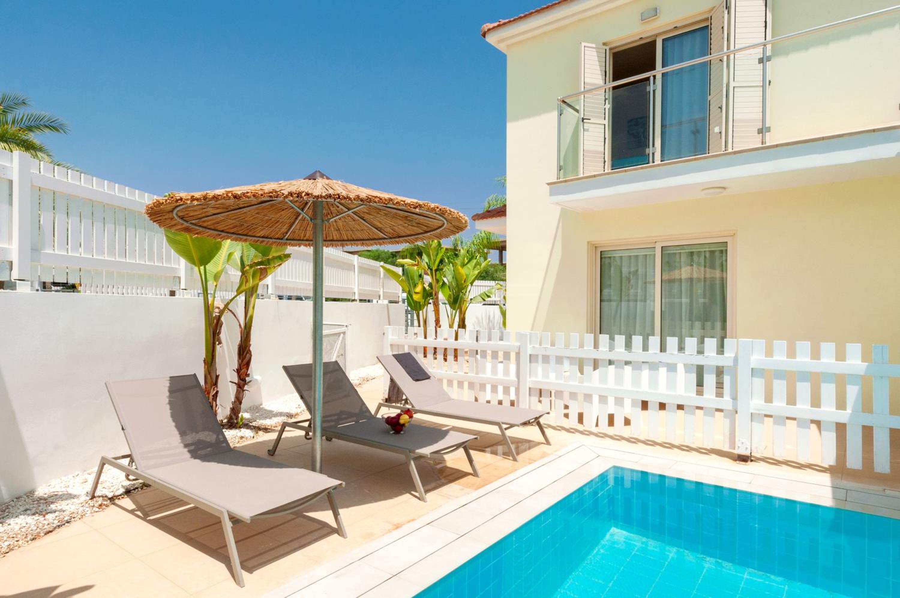 Villa Aurora - 100m from Pernera Beach