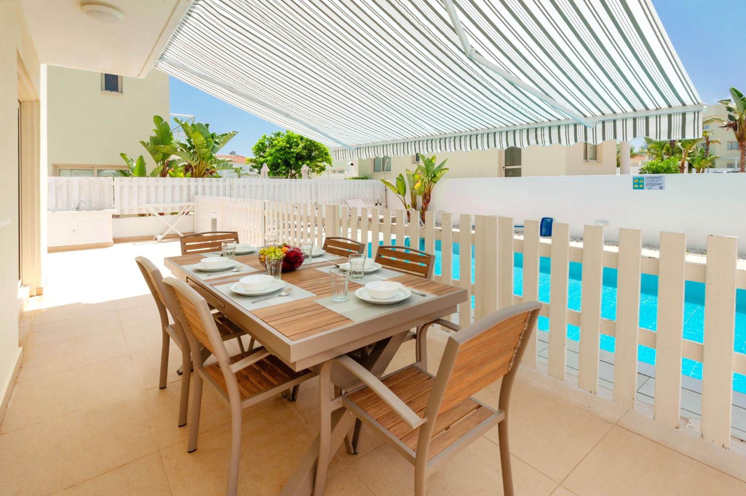 Villa Aurora - 100m from Pernera Beach