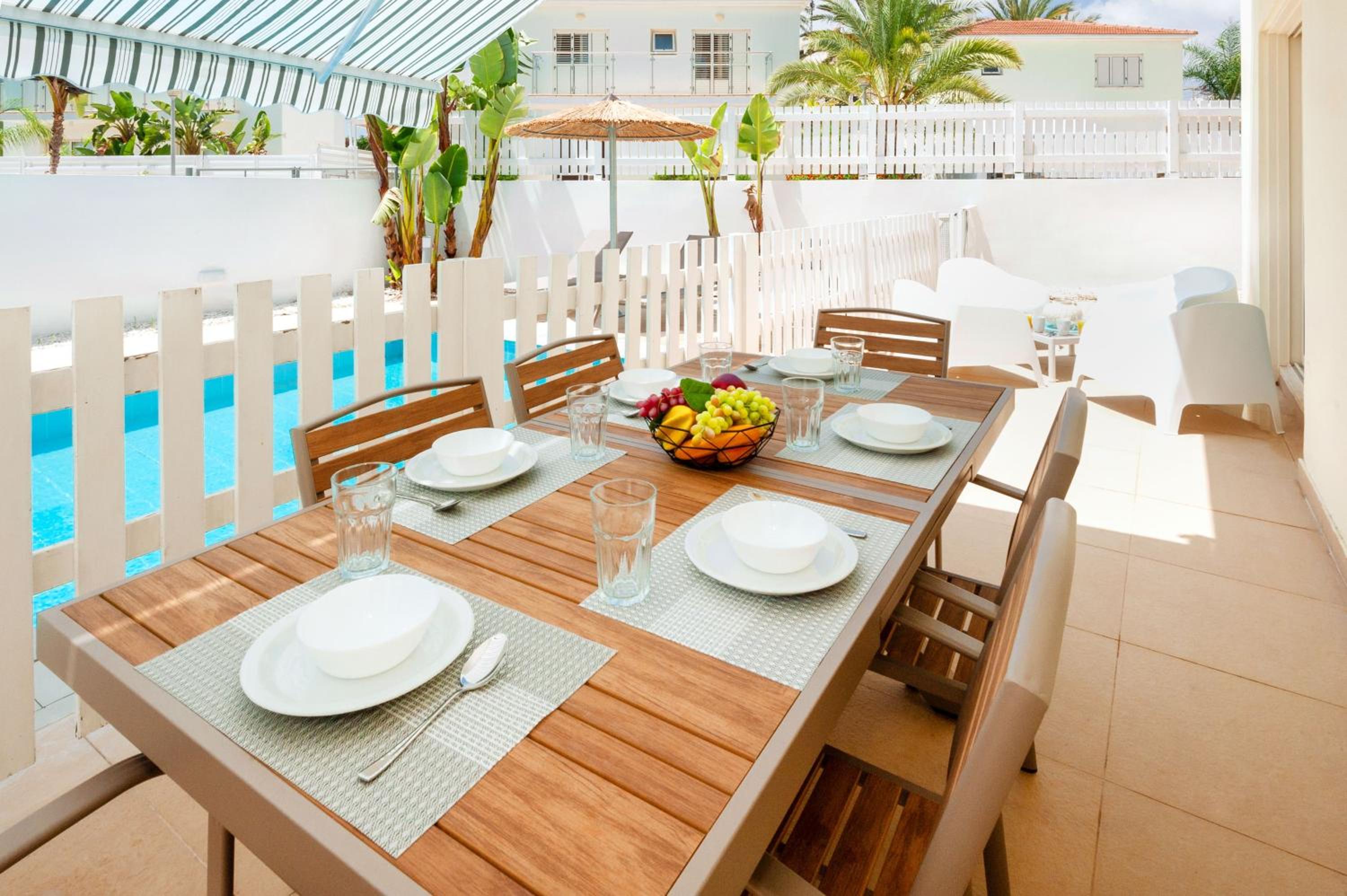 Villa Aurora - 100m from Pernera Beach