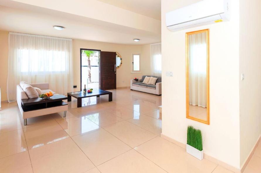 Villa Aurora - 100m from Pernera Beach