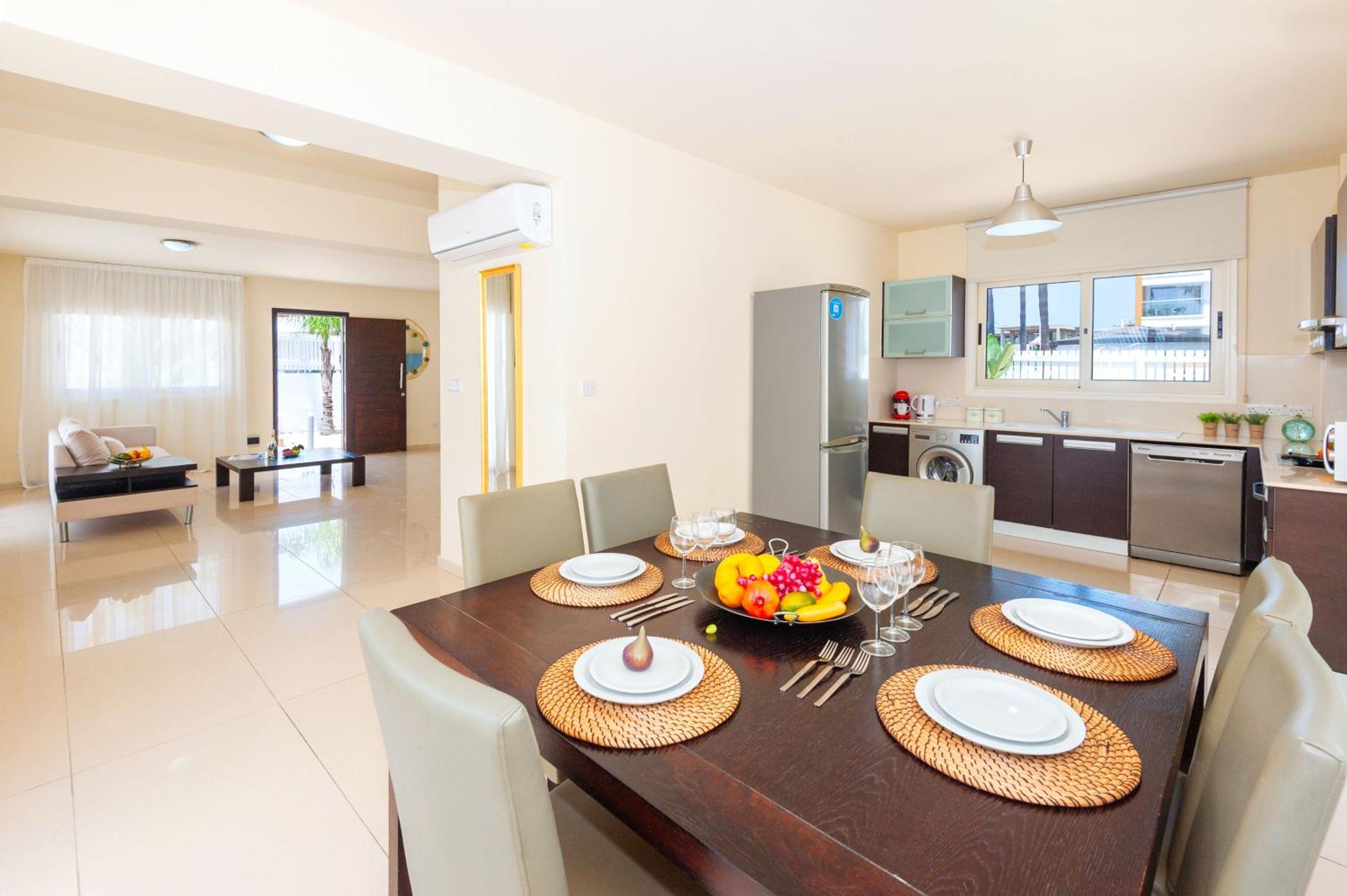 Villa Aurora - 100m from Pernera Beach