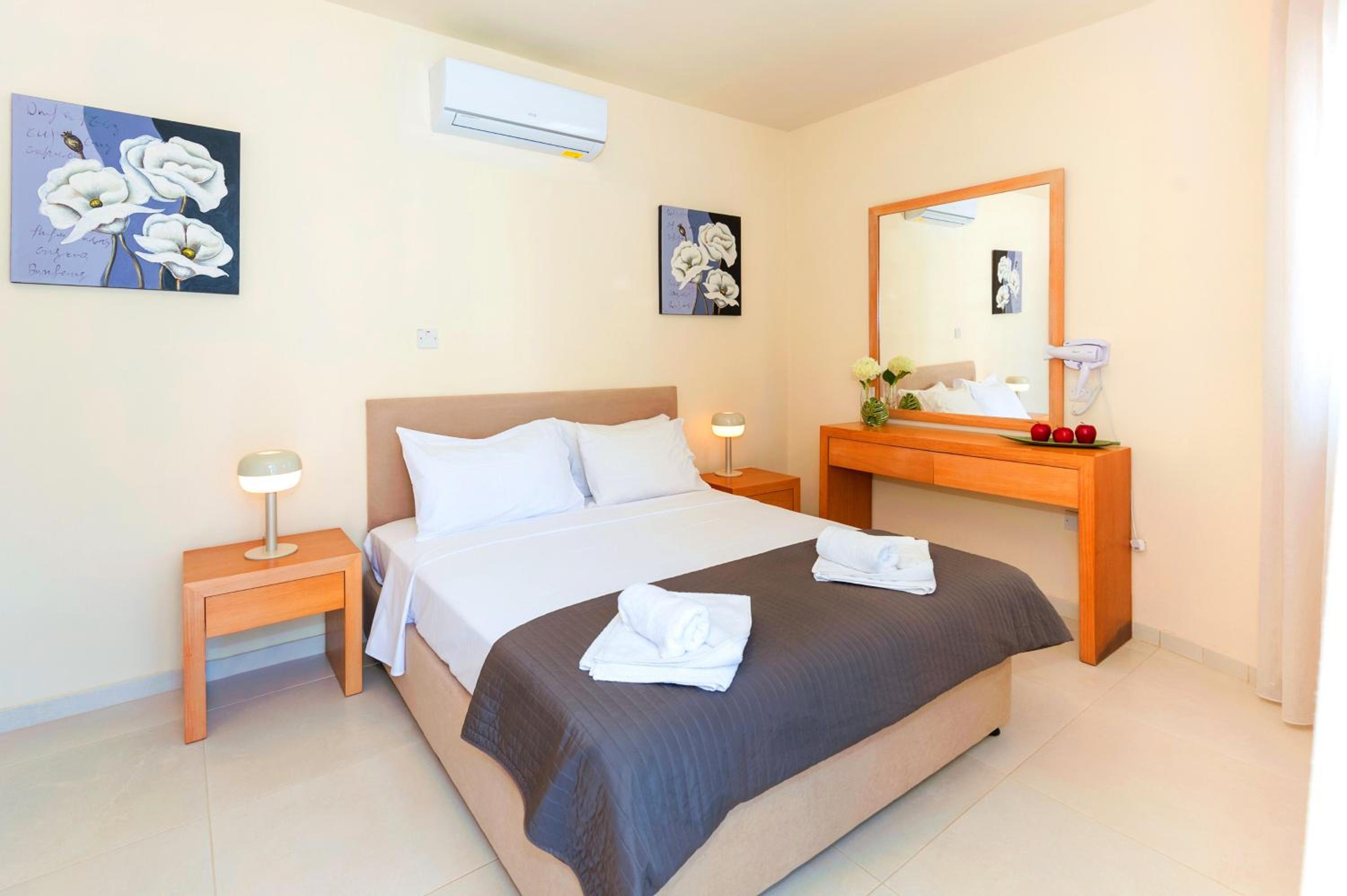 Villa Aurora - 100m from Pernera Beach