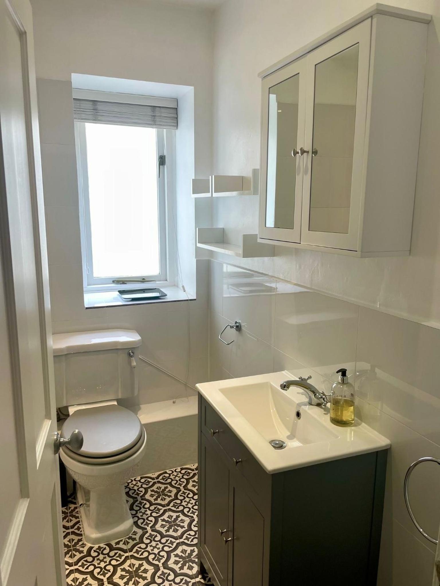 Cozy One Bedroom Flat in Paddington view 2