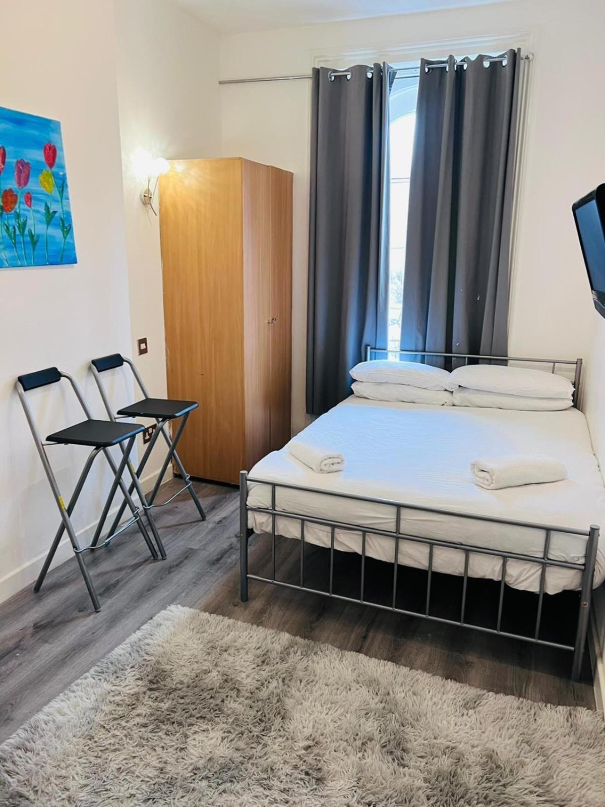 F203-Fantastic Second Flr Studio Near Hyde Park