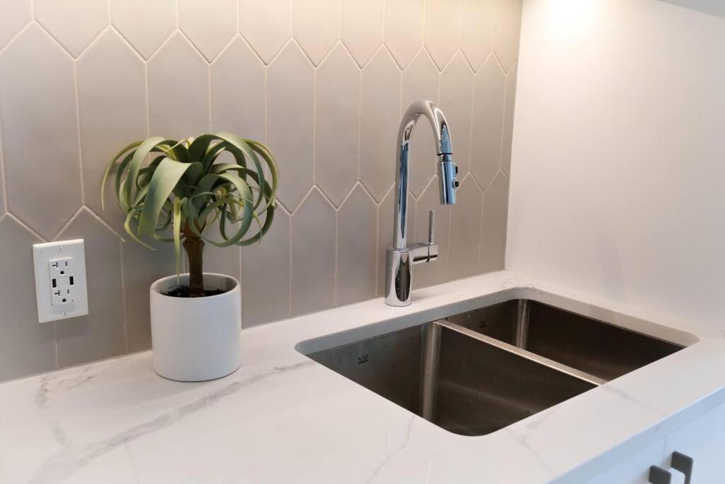 2bhk Luxury brand new pvt suite Kitchener