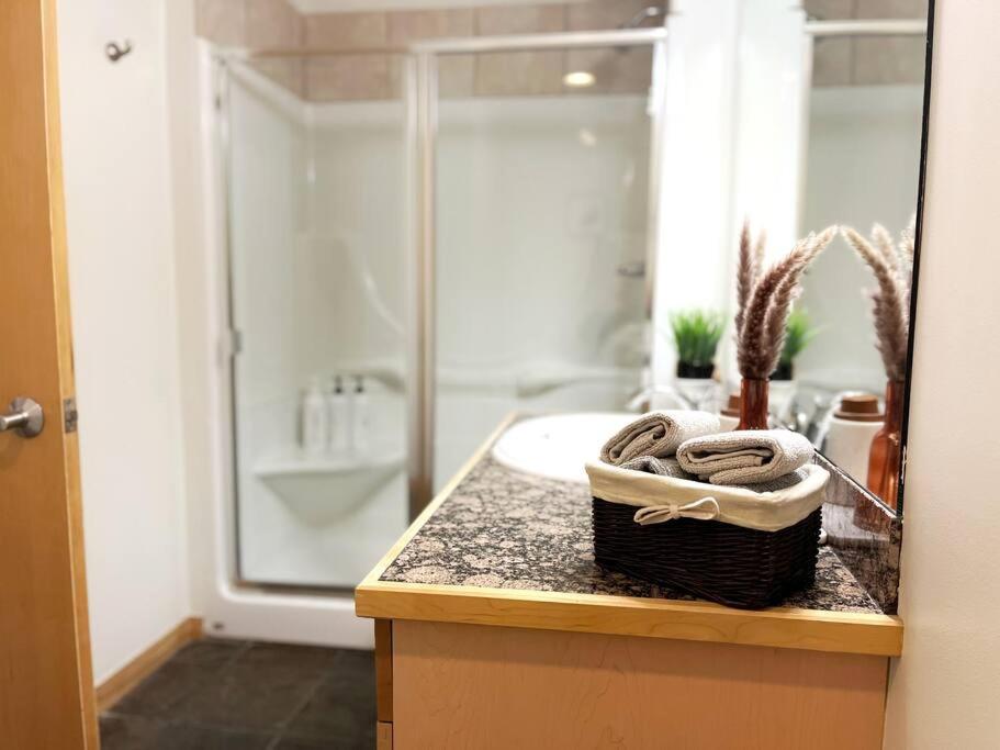 Three Peaks Getaway 2 bedrooms & 2 bath-sleeps 6