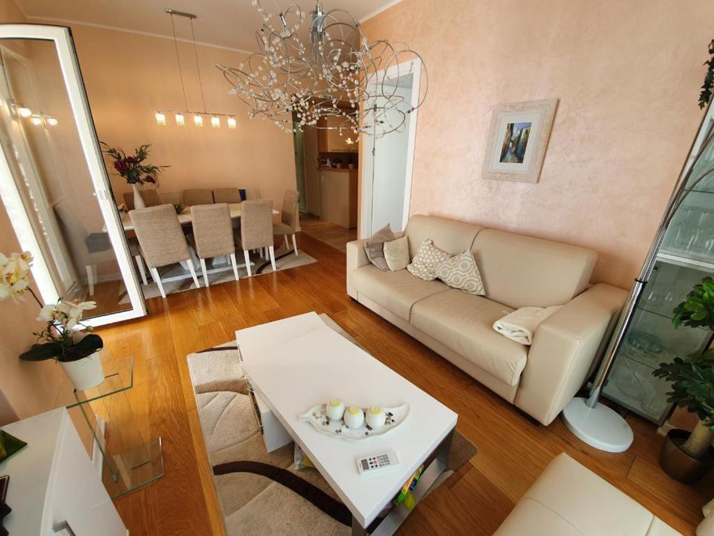 Luxury apart with 3 bedrooms in hotel near the beach view 2