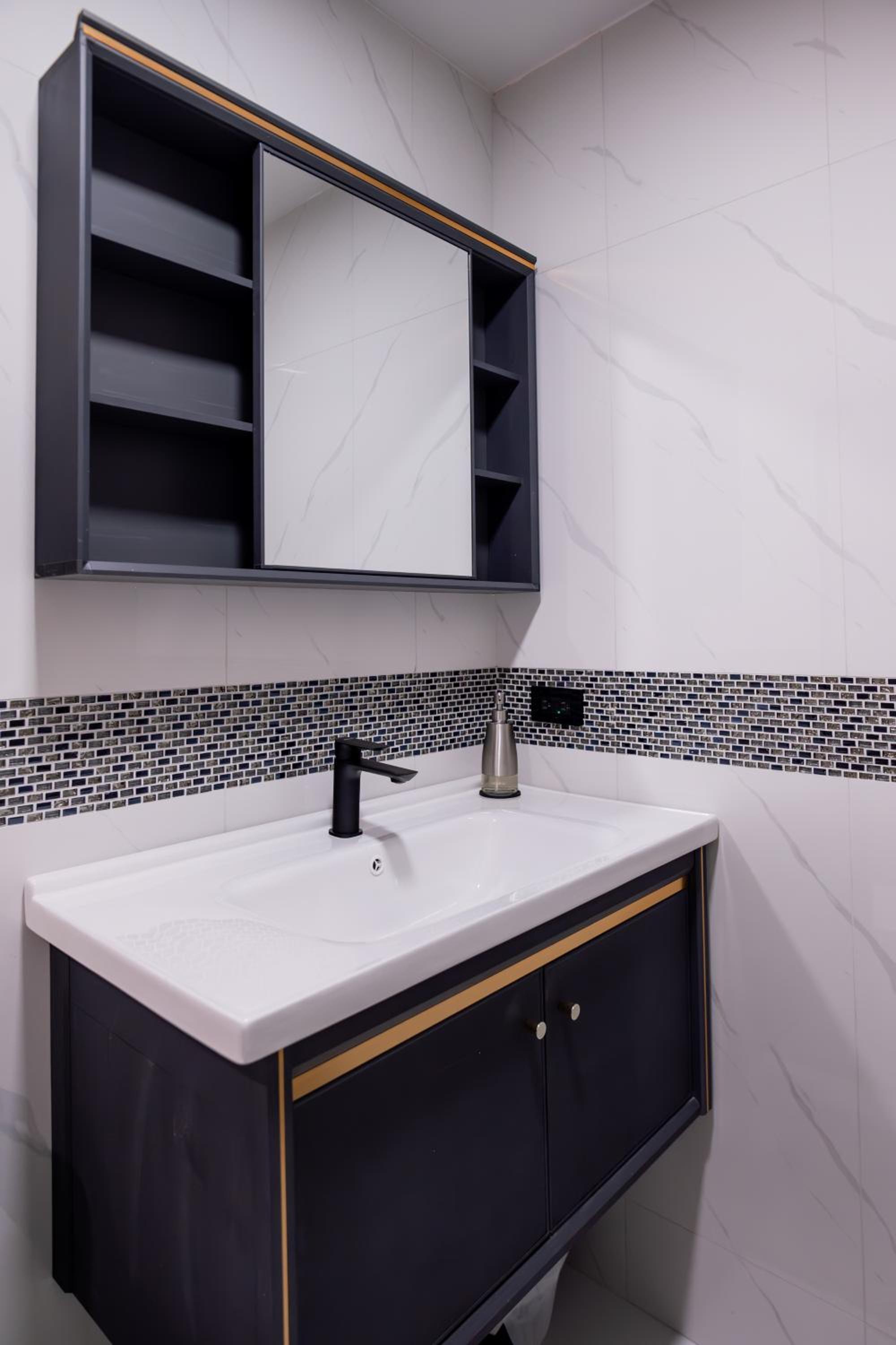 LeLuxe Cedar Valley Suite B