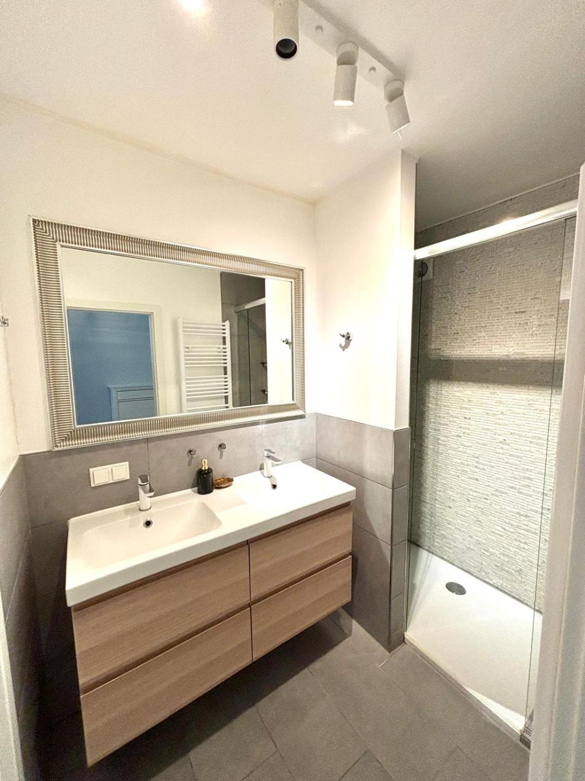 Beautiful Two Bedroom Apartment in Luxembourg City Center view 5