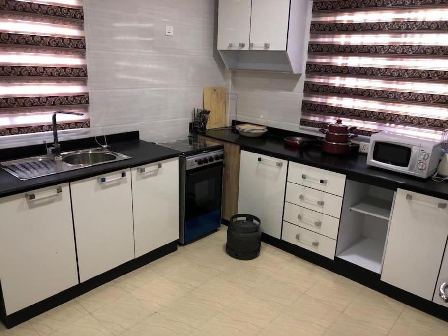 Serene 2 bed with Wi-Fi and AC view 4