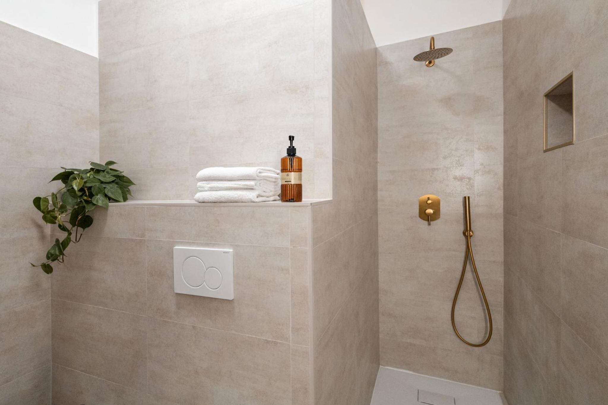 Sunset B&B en Ladispoli — bathroom