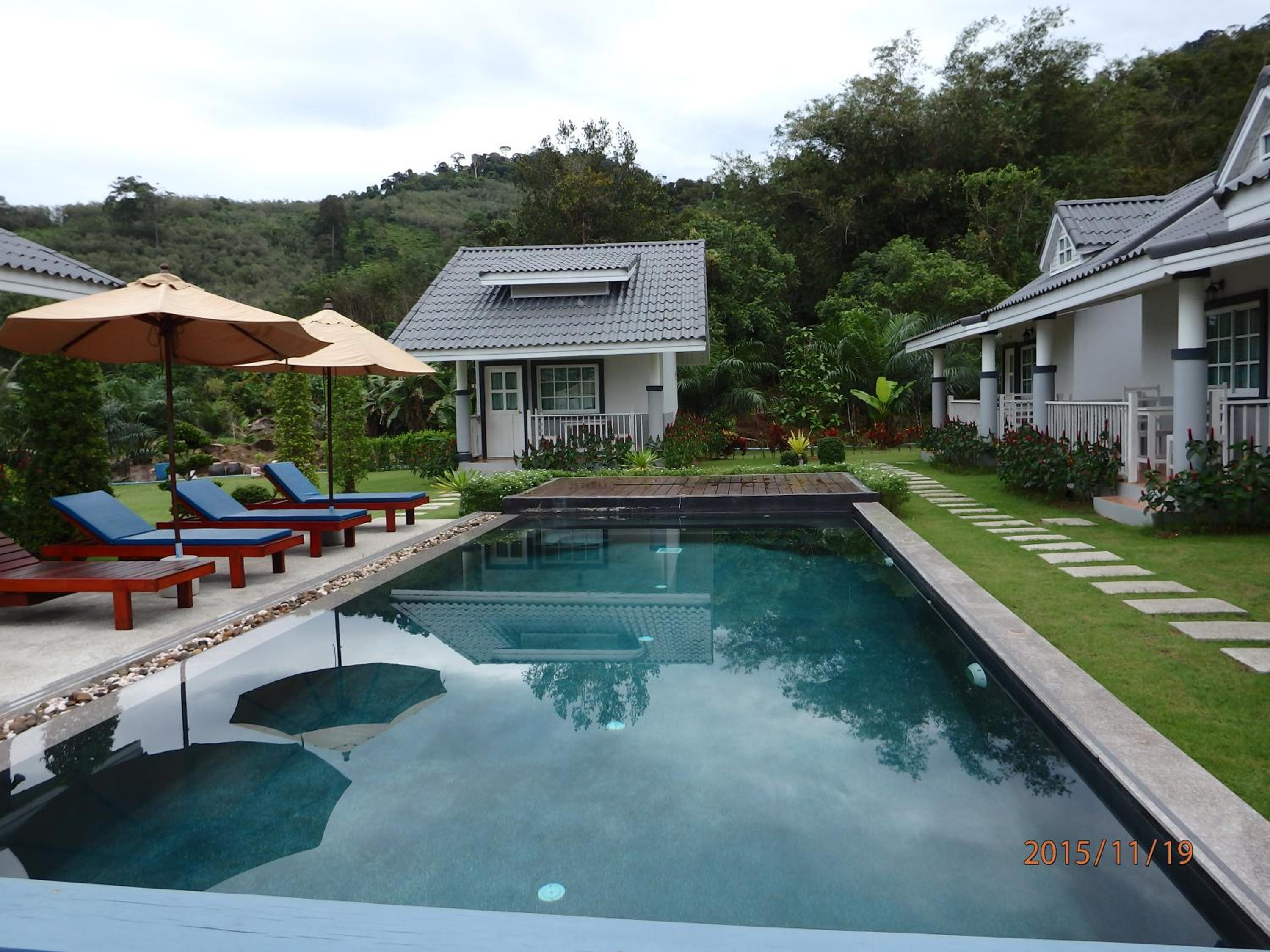 Suksompong Resort
