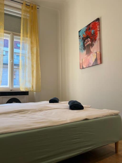 2BR Supercentral Apartment with Variable Beds by NW