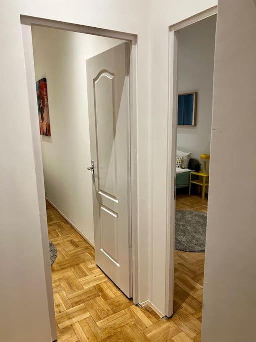 2BR Supercentral Apartment with Variable Beds by NW