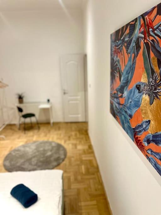2BR Supercentral Apartment with Variable Beds by NW