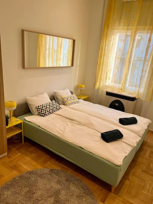 2BR Supercentral Apartment with Variable Beds by NW