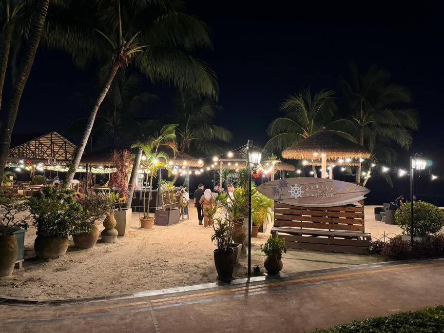 Spacious Balcony Royal Strand Full Seaview with 2CarParks FOC Netflix Access and Youtube Premium 3Beds3Bath for 6-10pax by Minshuku