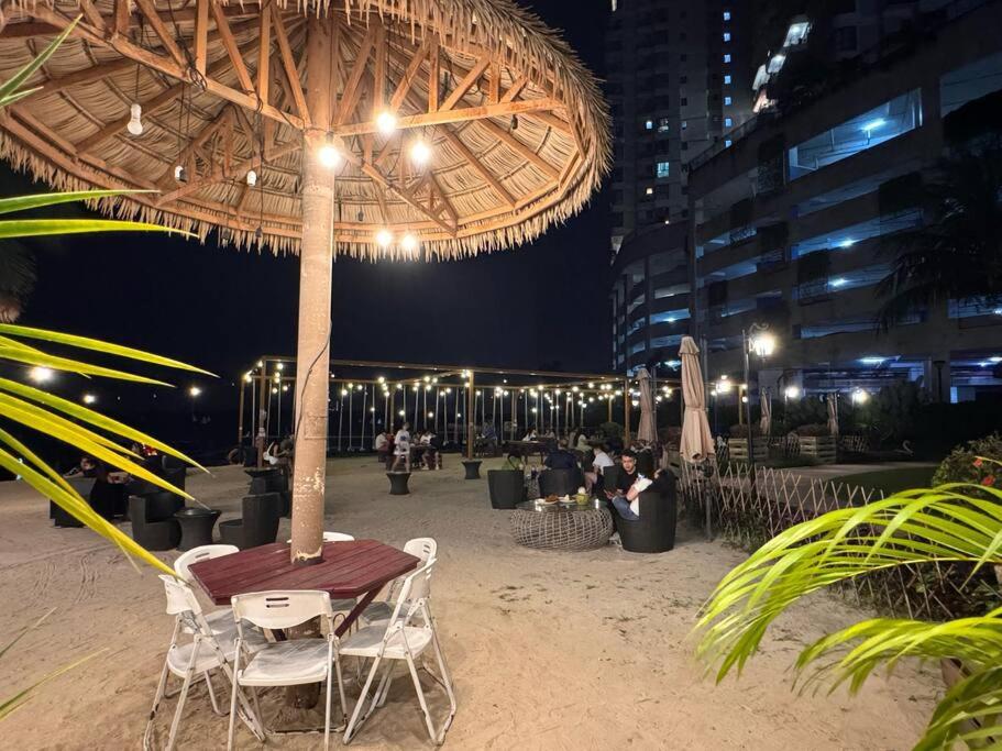 Spacious Balcony Royal Strand Full Seaview with 2CarParks FOC Netflix Access and Youtube Premium 3Beds3Bath for 6-10pax by Minshuku