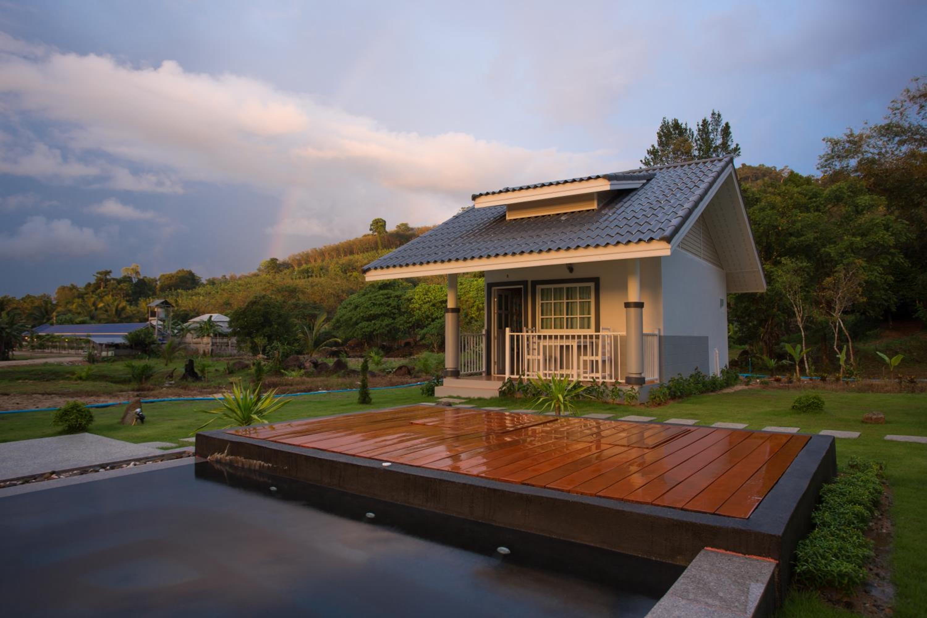 Suksompong Resort