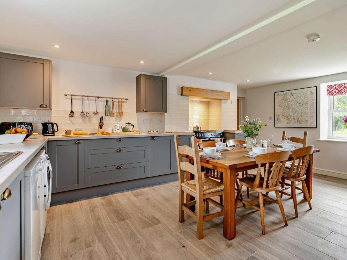 Kiln Farm, a Canal side retreat view 2