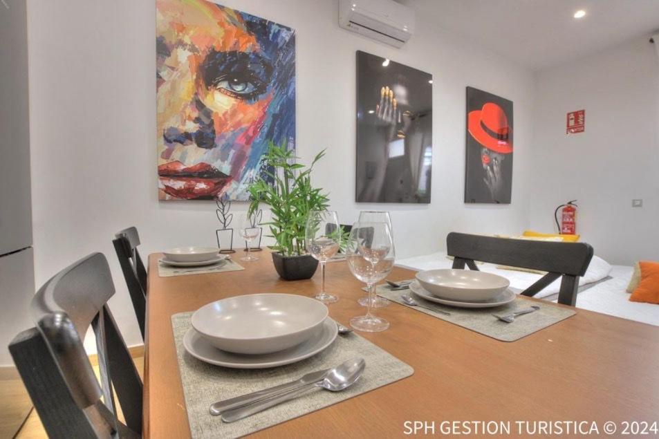 Hotel Lokys centro de la ciudad - Image 1