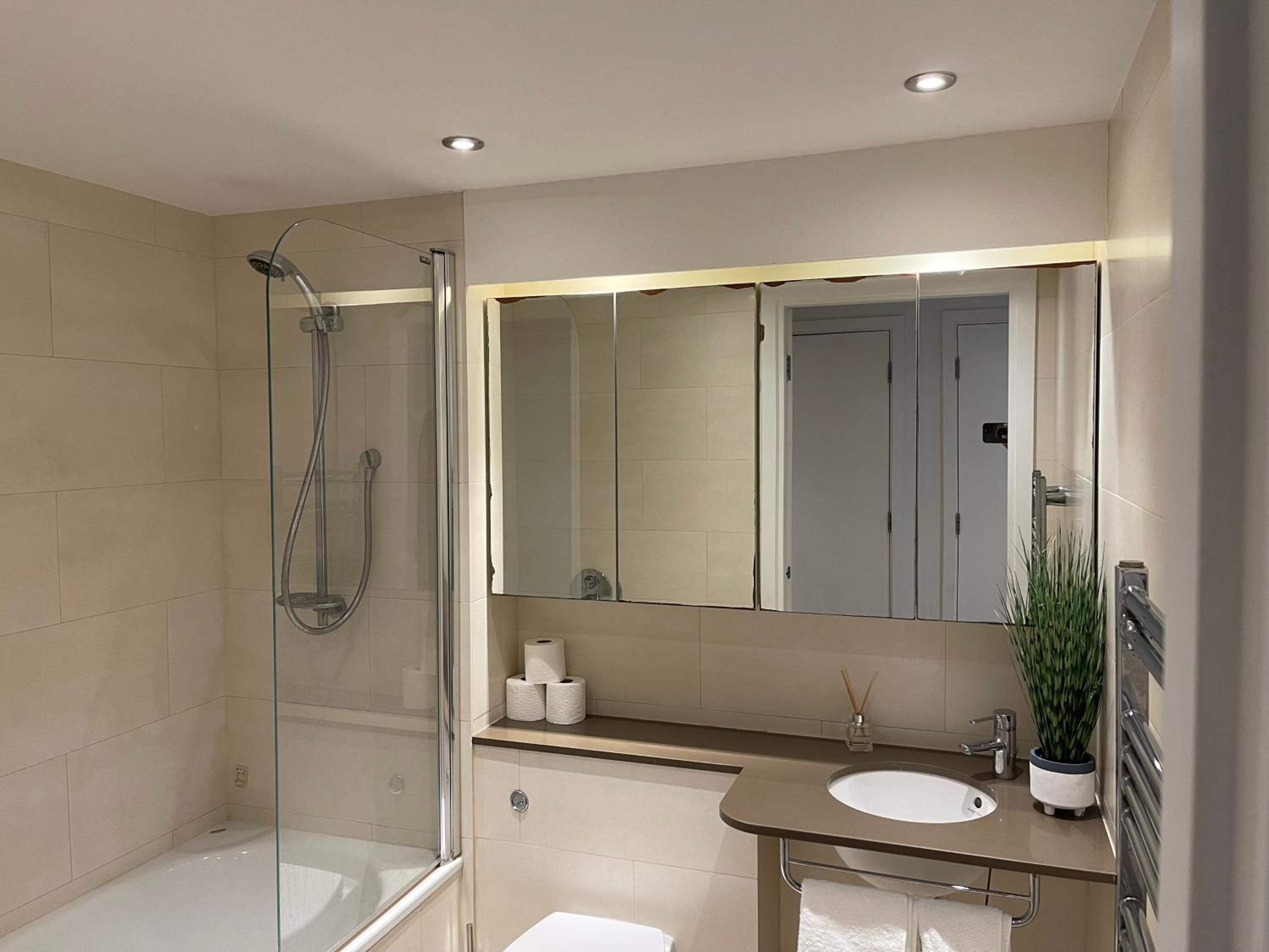 Modern Luxury 2 bedroom apartment in London Excel