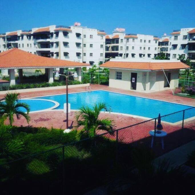 Habitacion con piscina