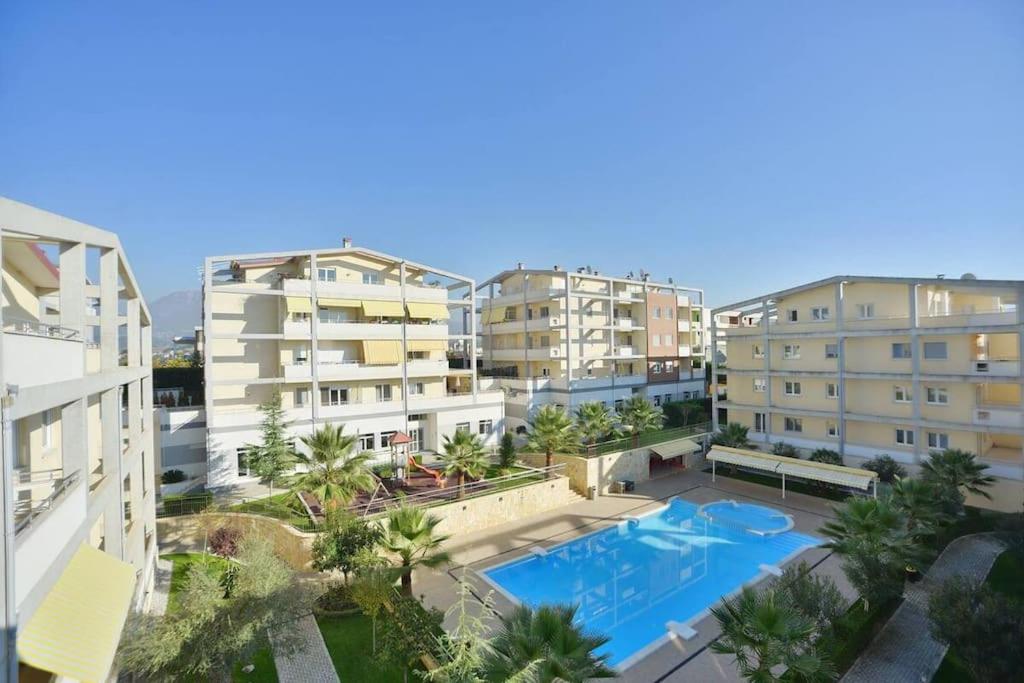 Sweet Escape Apartment w POOL