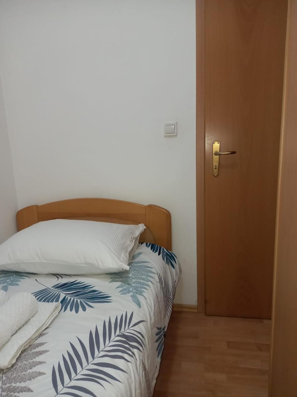 Apartmani, prenoćište Ana