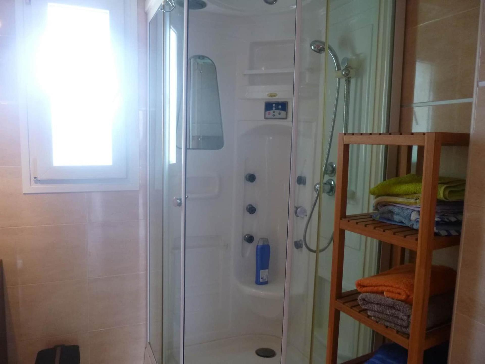 Apartamento Ozieri con piscina y vistas al mar