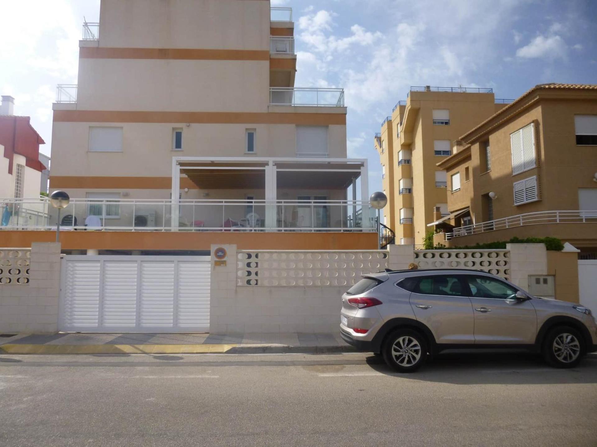 Apartamento Ozieri con piscina y vistas al mar