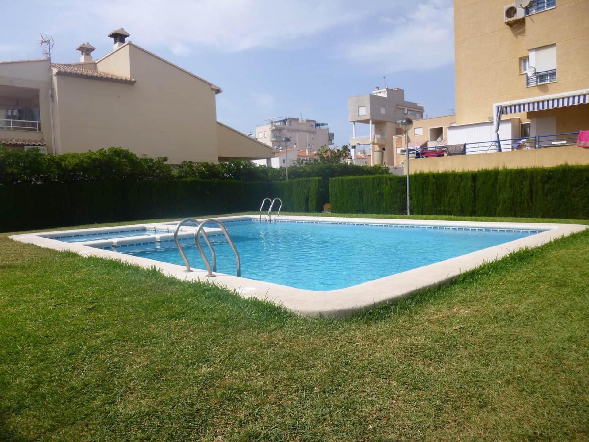 Apartamento Ozieri con piscina y vistas al mar
